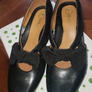 Earthies Bristol Black Leather Pump with Bow Size 8